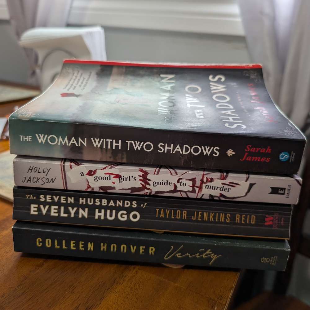 Set of Four Popular Novels - Picture 2 of 3